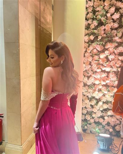 مي سليم بفستان ستان وردي يظهر إنوثتها : شاهد