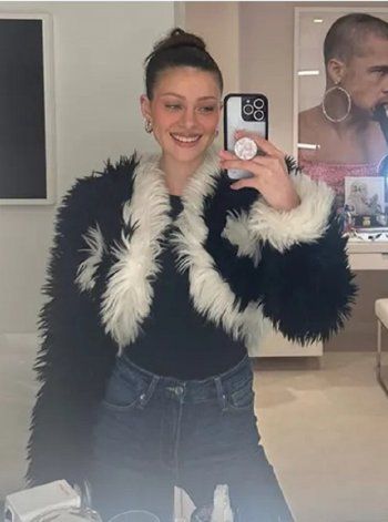 شاهد .. بالصورة - نيكولا بيلتز تنشر سيلفي وثيابها حديث المتابعين