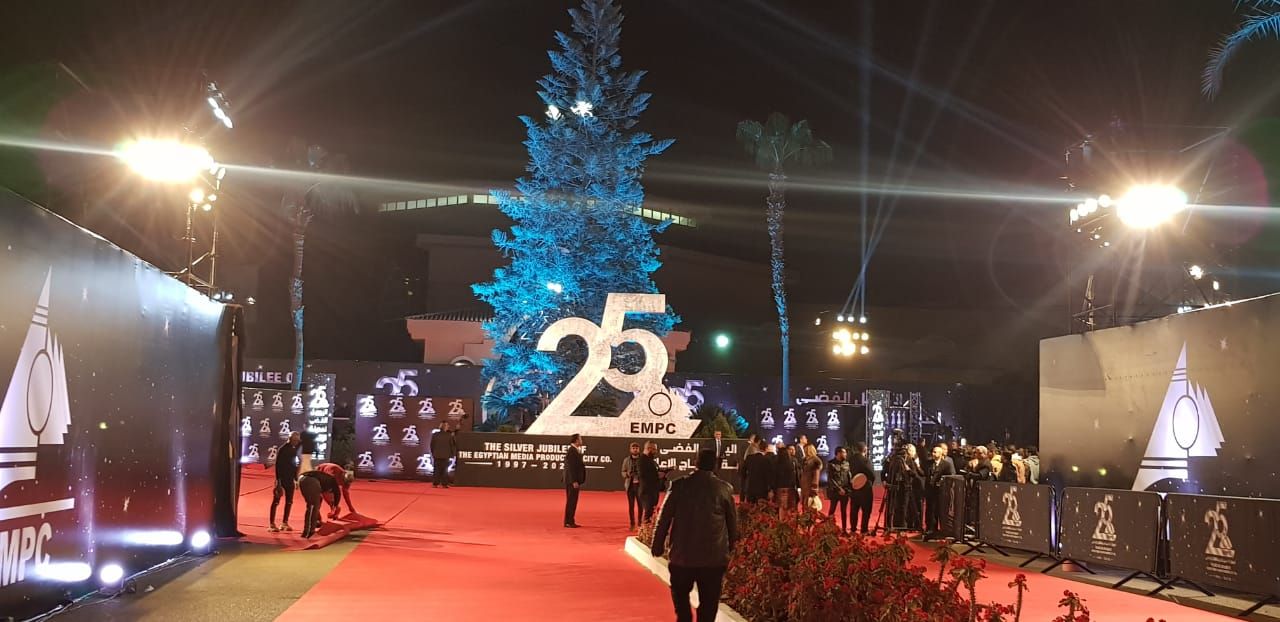 شاشات وإضاءات على الطريقة العالمية في حفل سنة الإنتاج الإعلامي – شاهد