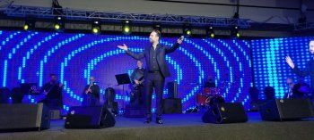 شاهد .. وائل جسار وإبراهيم الحكمي يشعلان المسرح في الكويت..وهذه أجواء الحفل