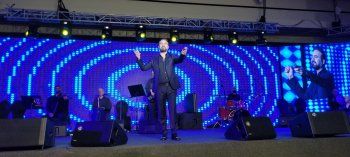 شاهد .. وائل جسار وإبراهيم الحكمي يشعلان المسرح في الكويت..وهذه أجواء الحفل