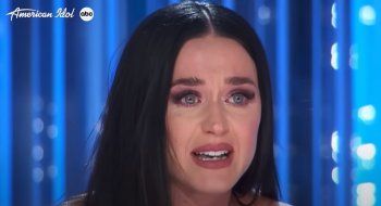 شاهد .. بالصور - كايتي بيري تصرخ وتبكي أمام الكاميرا: "أنا خائفة أيضًا"