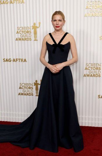 شاهد .. بالصور - إليكم أجمل الإطلالات في حفل توزيع جوائز "SAG"