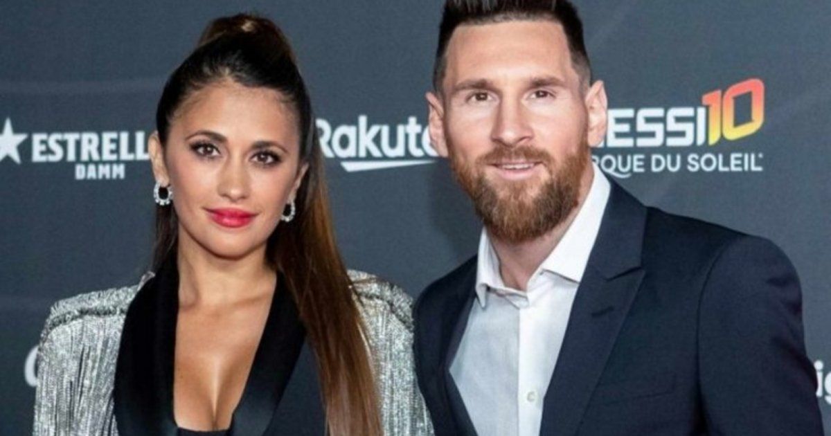 شاهد .. زوجة ليونيل ميسي تخطف الأنظار بأناقتها الرفيعة.. وسعر حقيبتها مرتفع للغاية