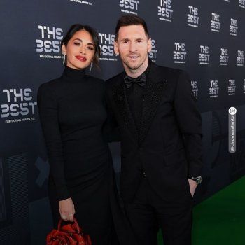 شاهد .. زوجة ليونيل ميسي تخطف الأنظار بأناقتها الرفيعة.. وسعر حقيبتها مرتفع للغاية