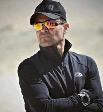 شاهد .. عابد فهد ينعى بحزن شديد المخرج والمجازف جمال الظاهر- بالصورة