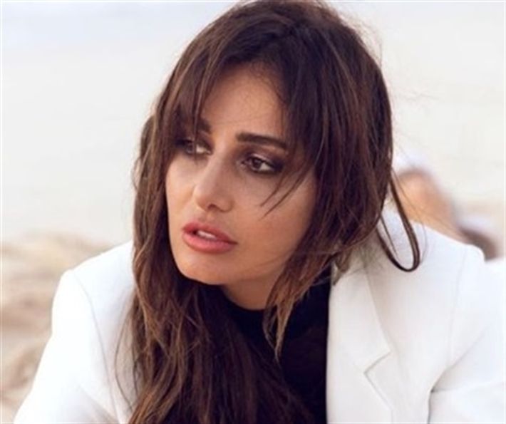 حلا شيحة تنشر صور جديدة دون حجاب : قمر