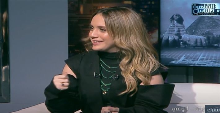 رنا رئيس كانت بتروح المدرسة بالمخدة والبطانية