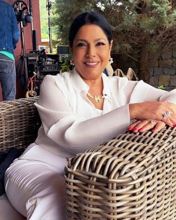 شاهد .. صباح الجزائري تنشر صورة من كواليس "الثمن" وتقول "ما دخلني بسمية"