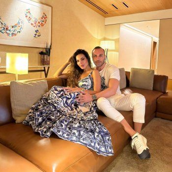 شاهد .. نادين نسيب نجيم بين أحضان خطيبها الوسيم بلقطة رومانسية - بالصورة