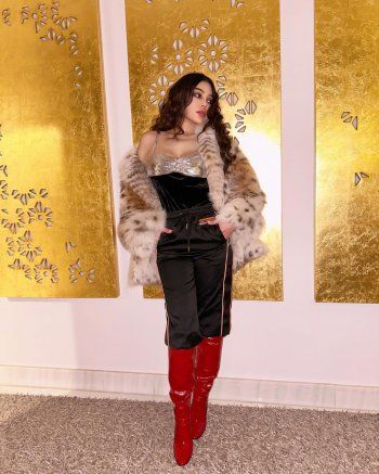 شاهد .. هيفا وهبي بإطلالة خارجة عن المألوف.. وحذاؤها الأحمر يلفت الأنظار