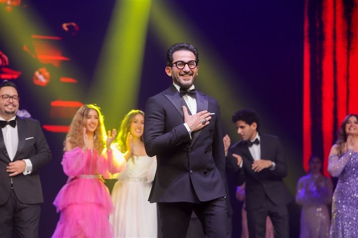 احمد حلمي يستعيد بريقه : نجح وكسر الدنيا في السعودية