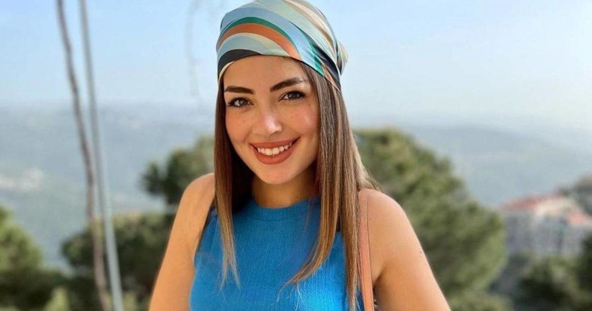 شاهد .. ليلى أحمد زاهر تؤدي مناسك العمرة..وما فعلته غريب