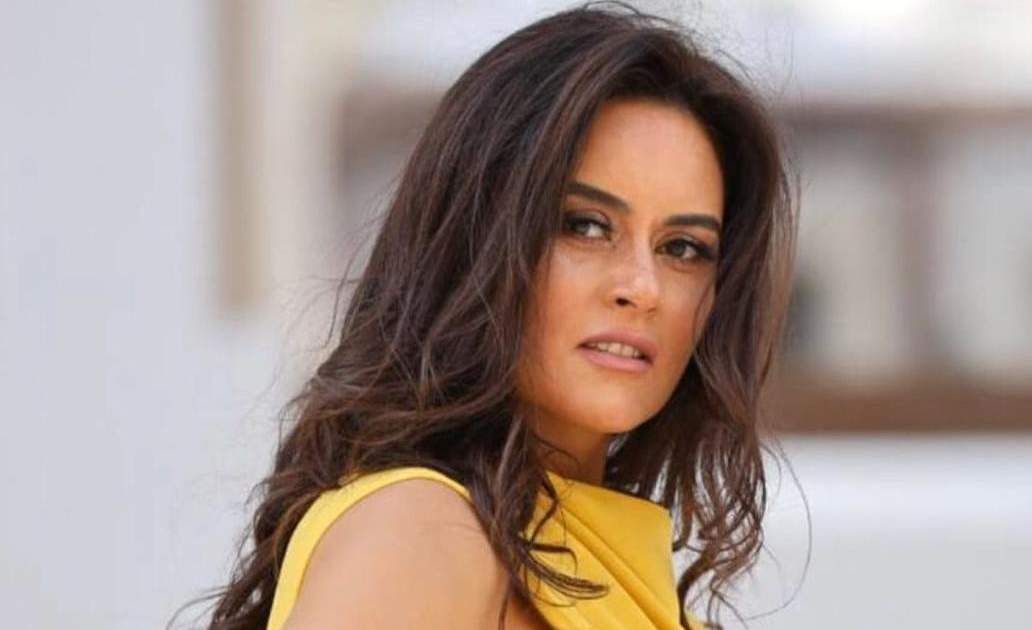 شاهد .. رشا مهدي تفجع بوفاة والدتها ووفاء الكيلاني ووليد سعد يعزيانها