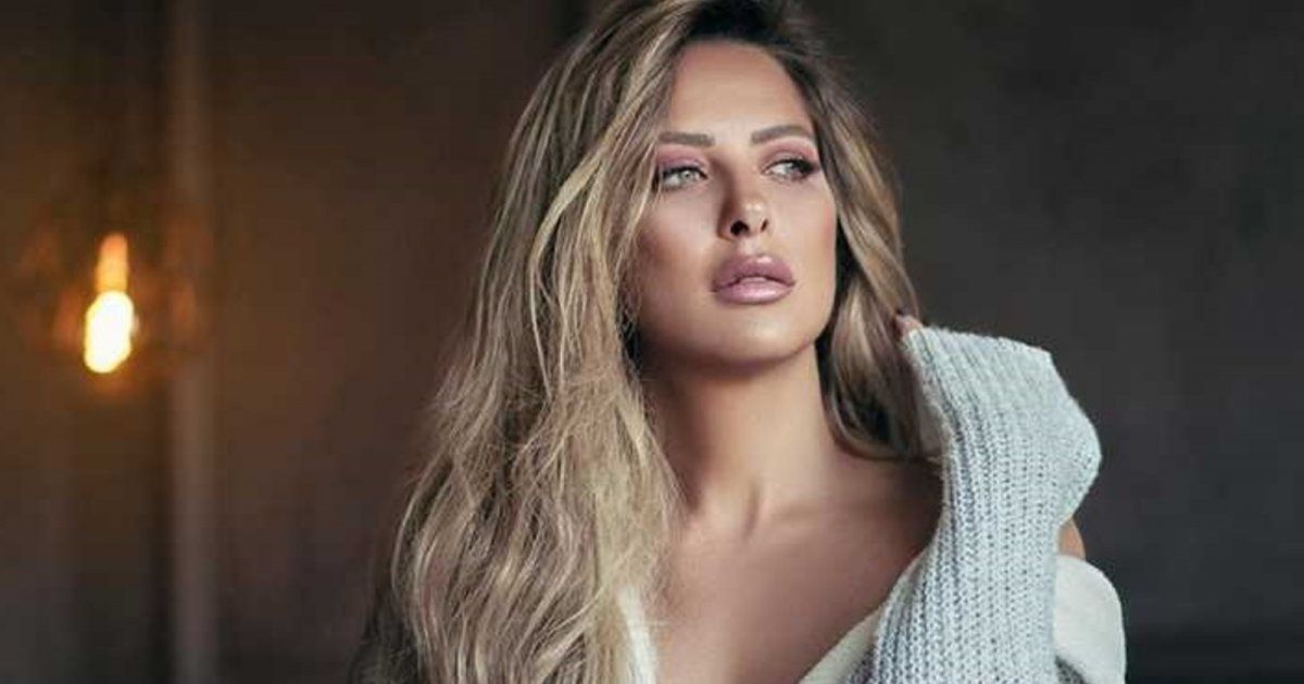 شاهد .. ريم مصطفى تحتضن نفسها بقوة بإطلالة جريئة