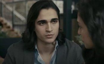 شاهد .. ستتفاجأون حين ترون كيف كان شكل بطل "الطائر الرفراف" قبل الشهرة .. ليس وسيماً أبداً!