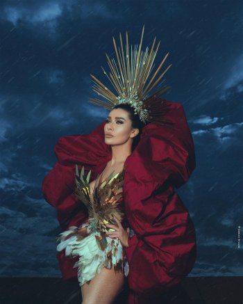 شاهد .. أجرأ جلسة تصوير لـ نادين الراسي وما ارتدته حديث الجمهور