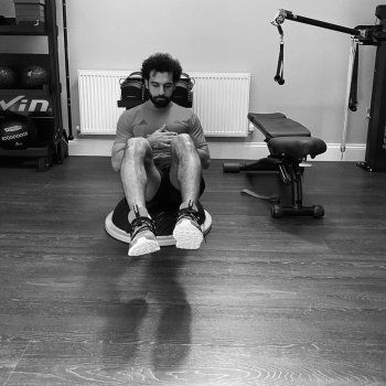 شاهد .. محمد صلاح يلجأ إلى العلاج العربي القديم