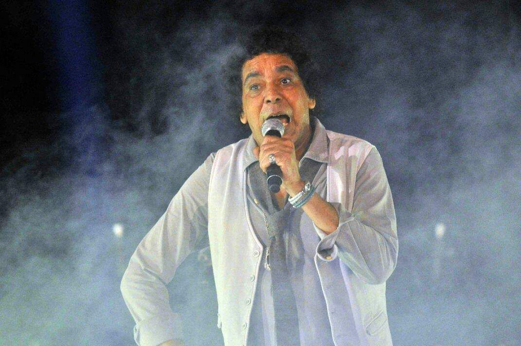 شوارع الخرطوم تستقبل «الكينج» محمد منير بلافتات تحمل كلمات أغانيه