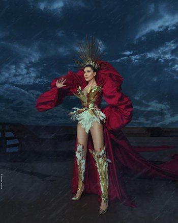 شاهد .. أجرأ جلسة تصوير لـ نادين الراسي وما ارتدته حديث الجمهور