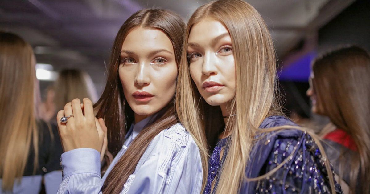 شاهد .. بالصور - جيجي حديد وبيلا حديد يعيدان نمط الحذاء المريح الذي ربما كنت ترتديه إلى المدرسة