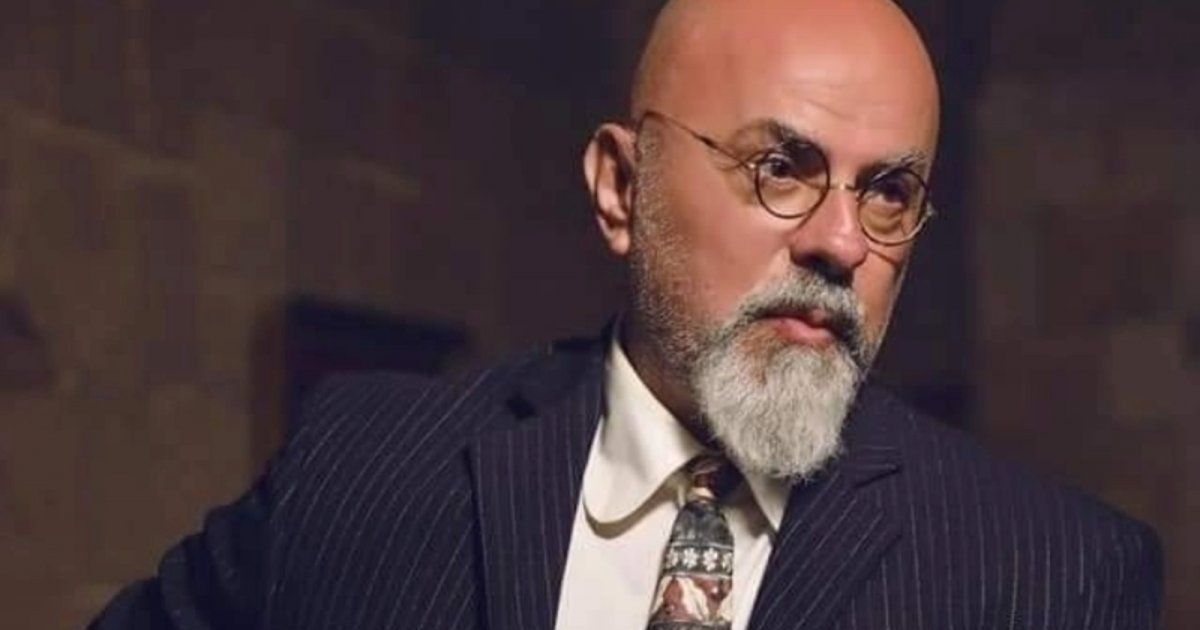 شاهد .. وجيه صقر في ذكرى مرور سنة على وفاة والدته :"ليه تركتيني؟"-بالصورة