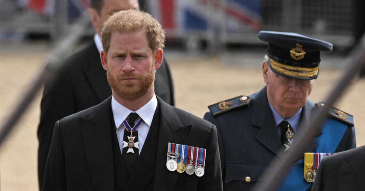 شاهد .. الأمير هاري يعترف بإختلافه عن عائلته وهذا ما كشفه