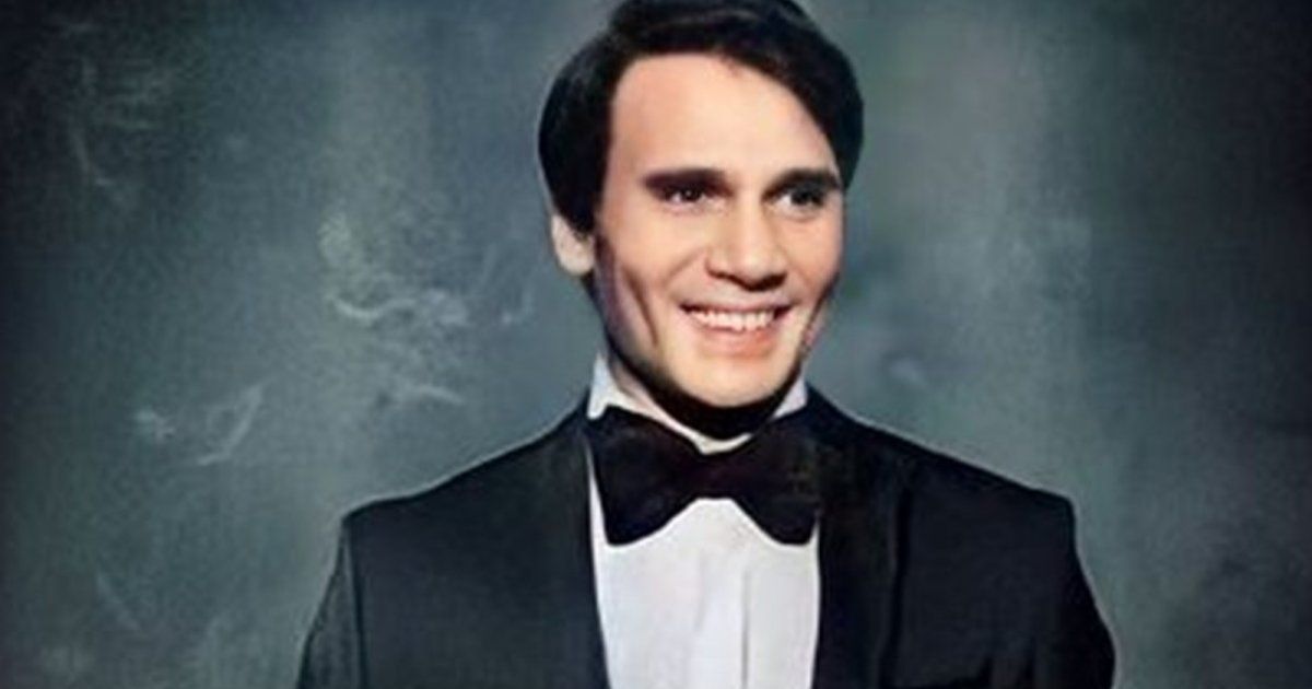 شاهد .. صورة عبد الحليم حافظ وهو يقبل أحمد فؤاد على فمه تحدث ضجة كبيرة