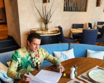 شاهد .. أحمد الفيشاوي بمفاجأة جديدة للجمهور-بالصور