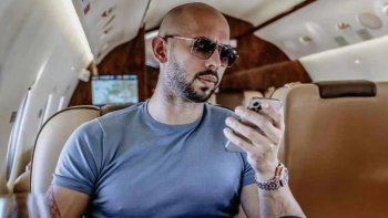 شاهد .. بعد خبر إصابته بالسرطان..نجم شهير برد غير متوقع