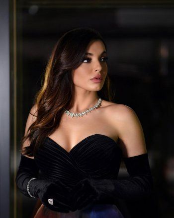 شاهد .. ليال الاختيار تتألق بفستان رائع الجمال من تصميم نور فتح الله -بالصور