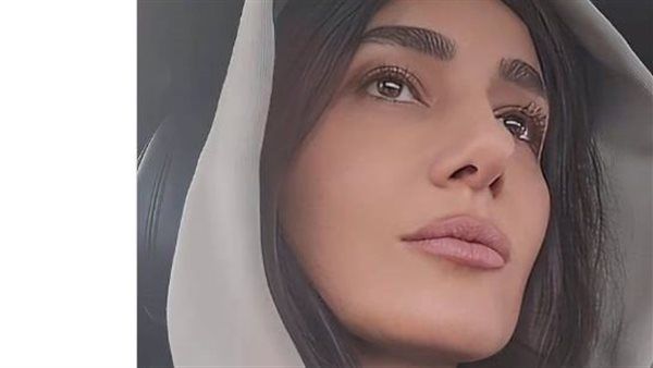 القديسة حلا شيحة نافخة حواجبها وشفايفها – خش شاهد