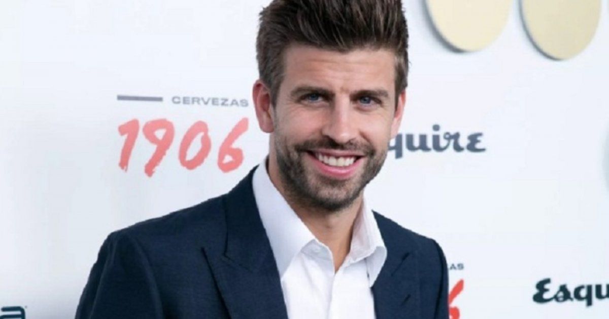 شاهد .. جيرارد بيكيه يُحاول دهس صحفي بسبب هذا السؤال