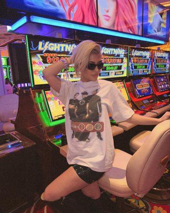 شاهد .. كورتني كارداشيان تفاجئ الجمهور بتغيير جذري في شكلها .. لم تعد كما كانت -بالصور