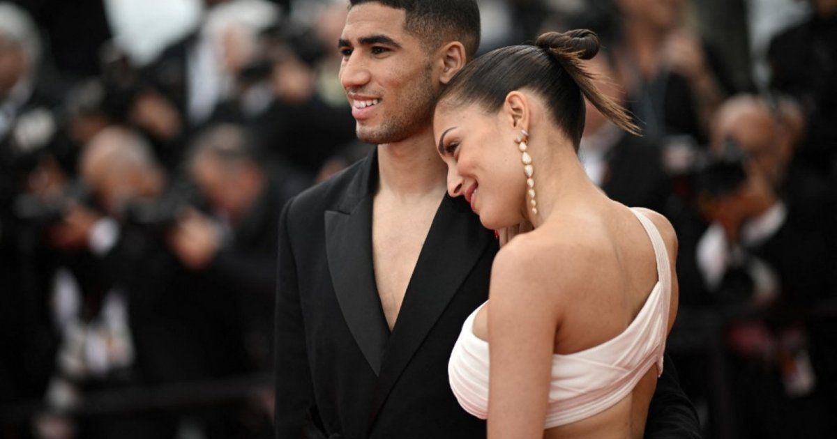 شاهد .. هل عادت المياه لمجاريها بين أشرف حكيمي وزوجته.. صور تثير البلبلة