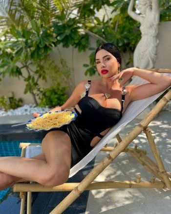 شاهد .. لاميتا فرنجية تستعرض رشاقتها بفستان قصير وجريء -بالصور