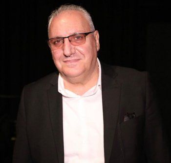 شاهد .. كاظم الساهر يفجع بوفاة أحد أعضاء فرقته الموسيقية