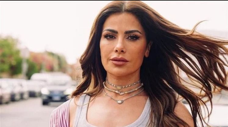 ببطن مكشوف .. صبا مبارك تخطف قلب جمهورها