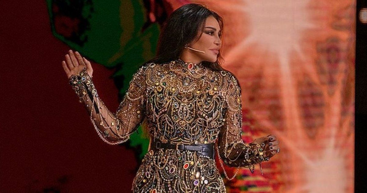 شاهد .. أحلام تنقذ نفسها من فستانها الشفاف بهذه الحيلة الذكية - بالصور