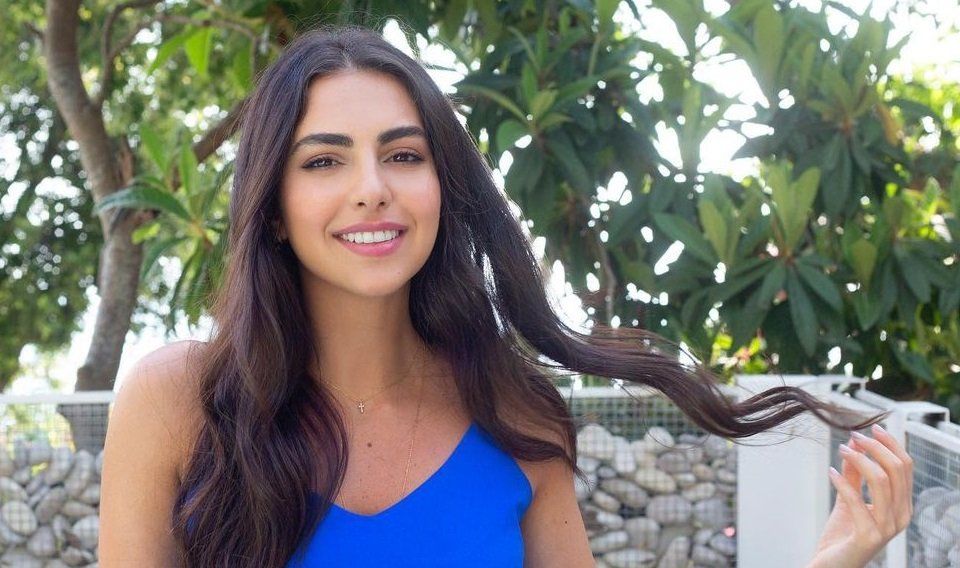 شاهد .. فاليري أبو شقرا في أحدث ظهور مع ابنتيها التوأم وخفة دمهما حديث المتابعين-بالصورة