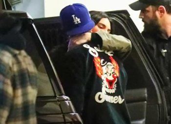 شاهد .. بالأحضان والقبل.. هكذا أكدت كيندال جينر علاقتها بـ باد باني