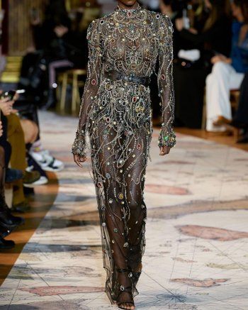 شاهد .. أحلام تقبّل يد أصالة بفيديو أثار حالة جدل واسعة.. فما السبب؟