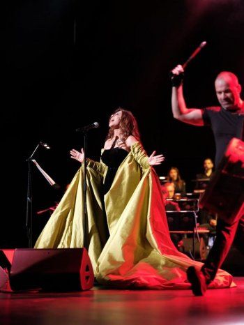 شاهد .. نجوى كرم تُشعل الأجواء في دبي وتأسر الحضور بموال لـ الإمارات -بالصور والفيديو