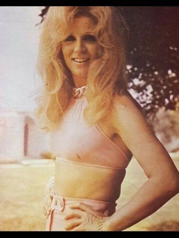 شاهد .. صباح بصورة نادرة مرتدية كروب توب مثير