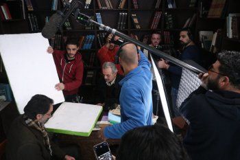 شاهد .. عبد المنعم عمايري وفايز قزق وجهًا لوجه وصور من كواليس "دوار شمالي" في رمضان!