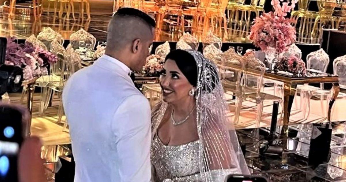 شاهد .. عروس حسن شاكوش تجسد في صالة العرس شاكرة الله على زواجها منه - بالصورة