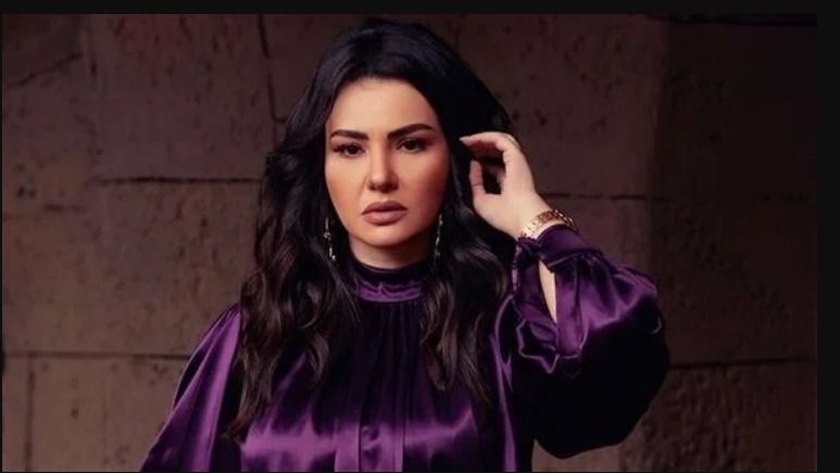 طوق وإسورة .. دينا فؤاد تتألق في أحدث ظهور