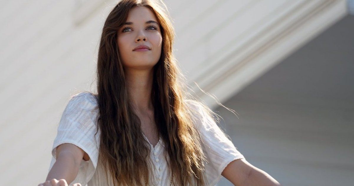 شاهد .. ظهور نادر لوالدة بطلة "طائر الرفراف".. والشبه بينهما كبير