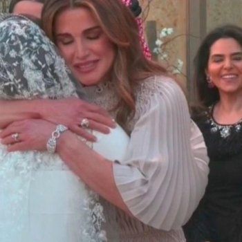 شاهد .. اللقطات الأولى من حفل زفاف الأميرة إيمان.. وإطلالتها الملوكية تخطف الأنظار