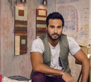 شاهد .. خاص - هكذا وصف كريم فهمي الآراء المصرية .. وهل خاف من الجرأة في مسلسل " أزمة منتصف العمر " ؟